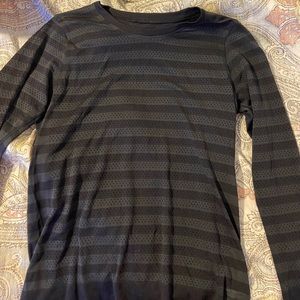 Lululemon breeze long sleeve 8